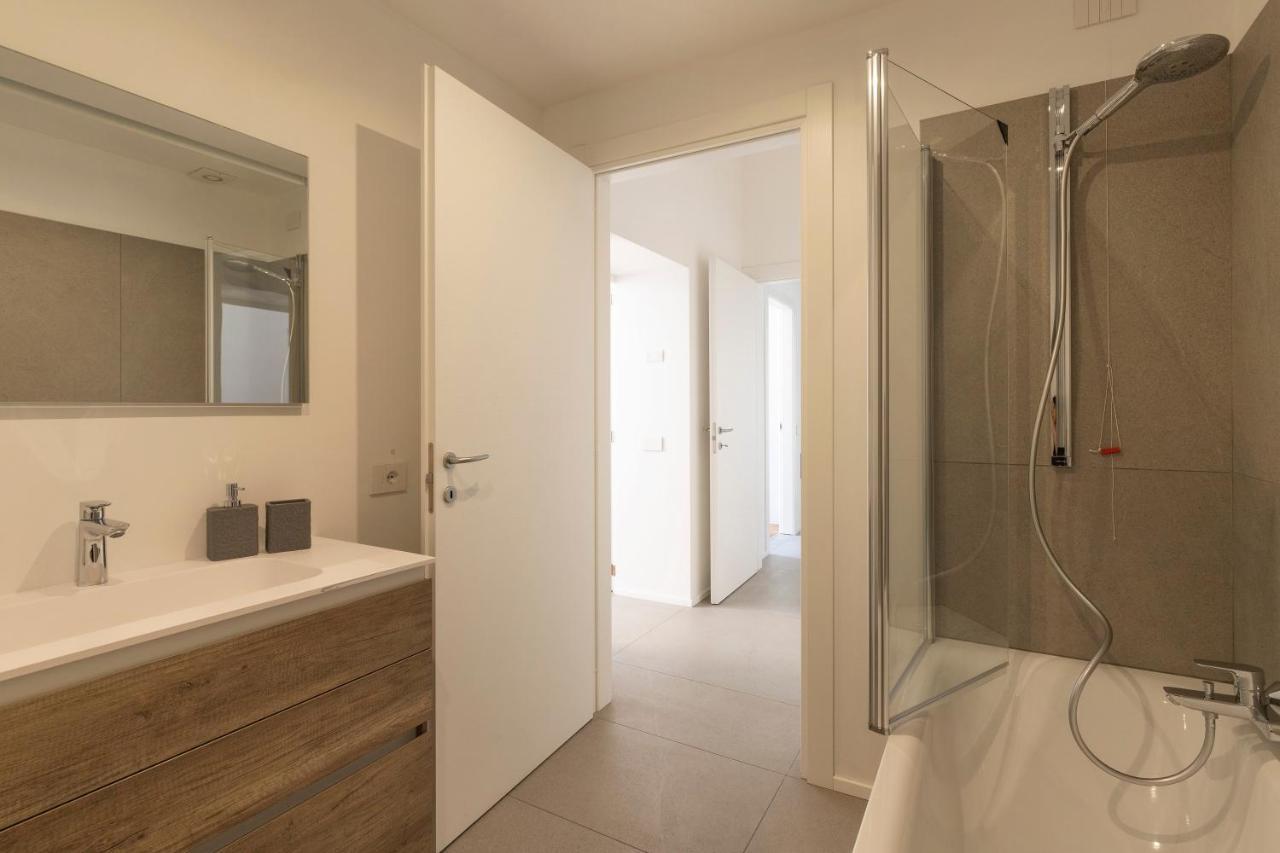 Mc House Como Con Posto Auto Exterior photo